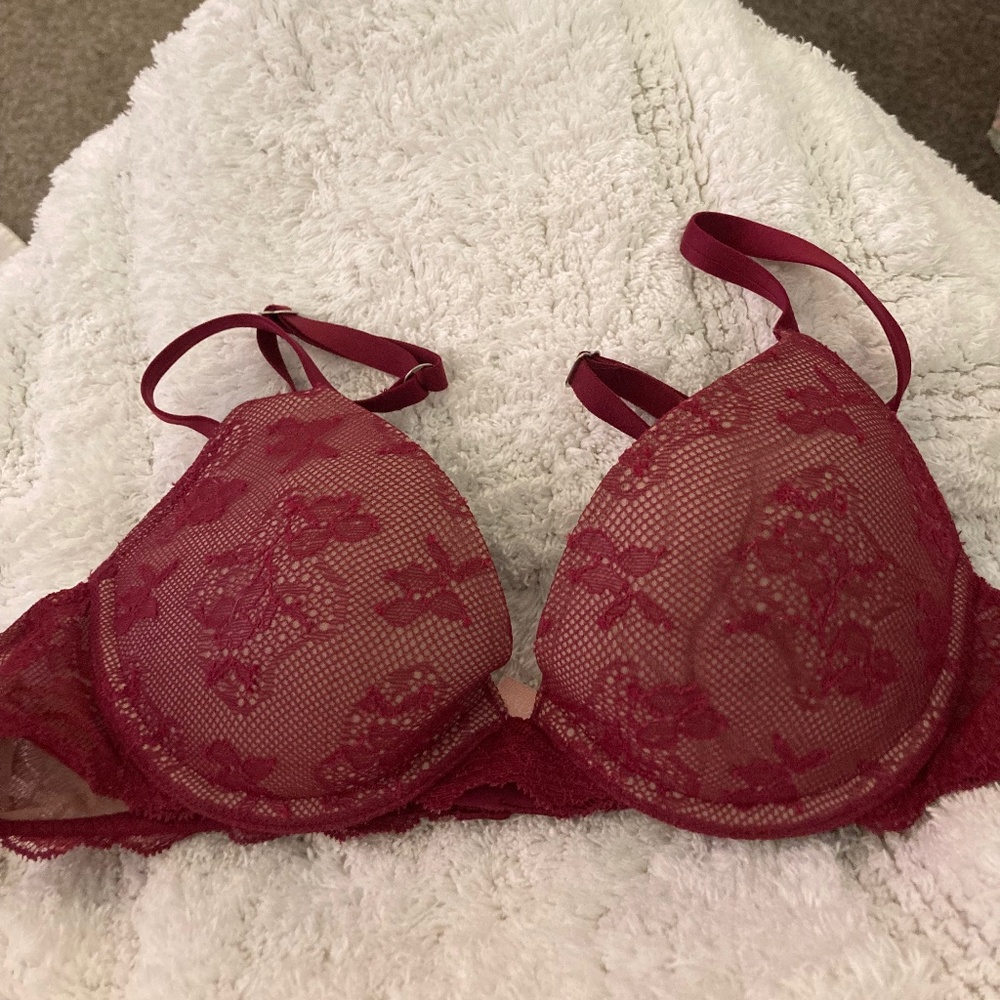 Victoria’s Secret bio fit lined lace covered 34Abra
